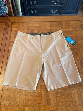 Quiksilver Men's Tan Flat-Front Amphibean Shorts size 36